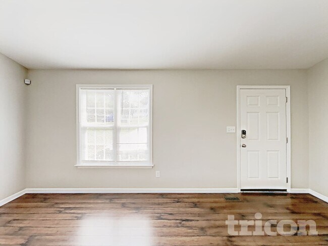 Building Photo - 3012 Brittany Dr