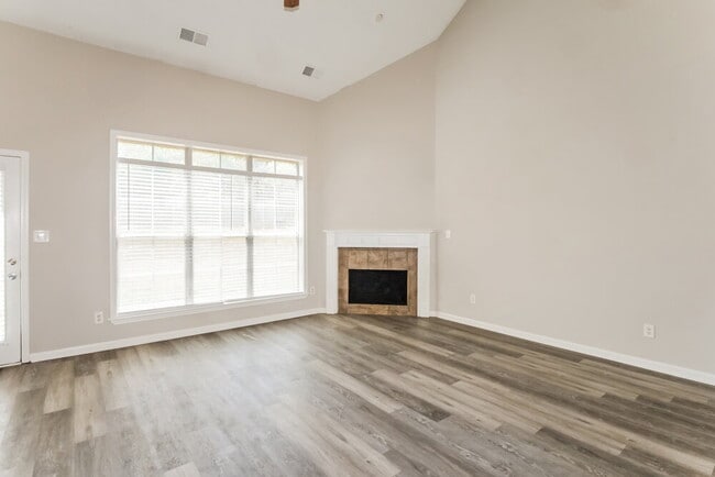 Building Photo - 1043 Averett Cove