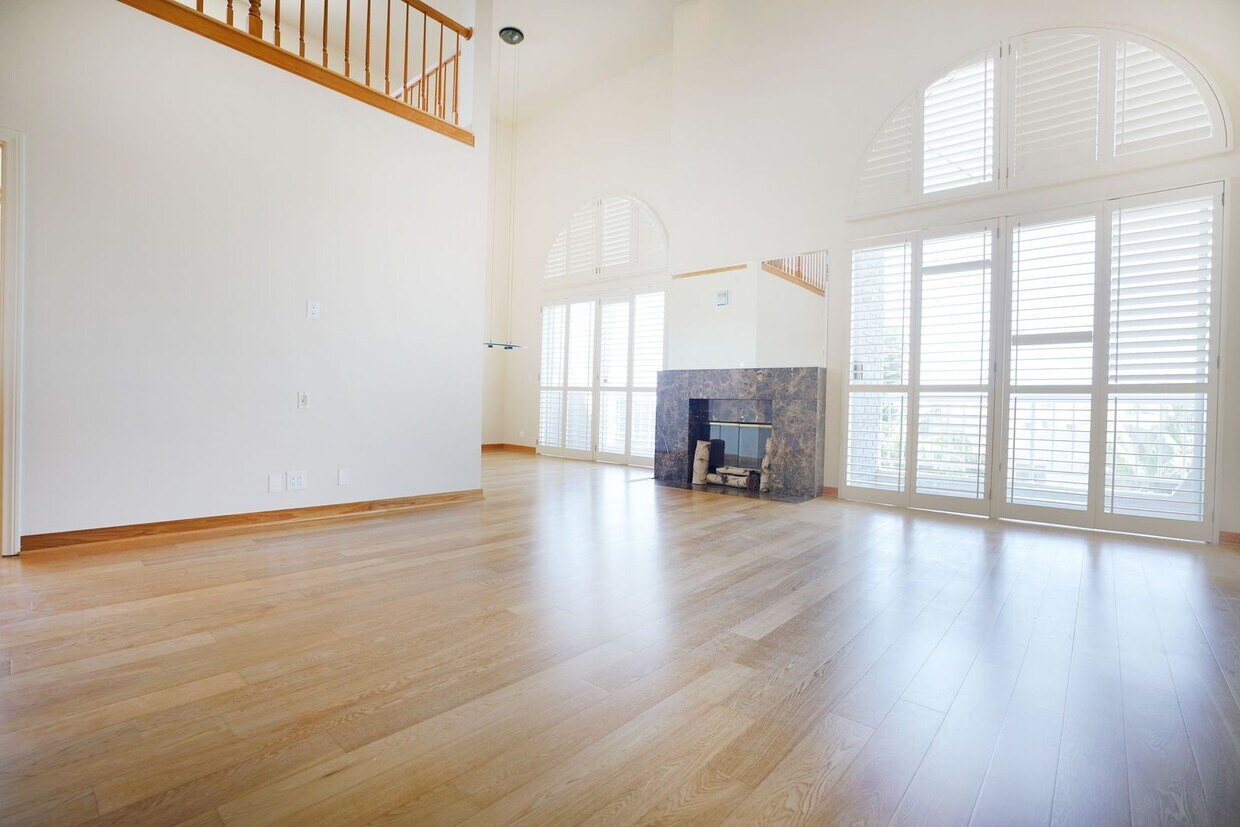 Foto principal - Sunlight Galore 2 Bed / 3Bath + Loft + Sun...