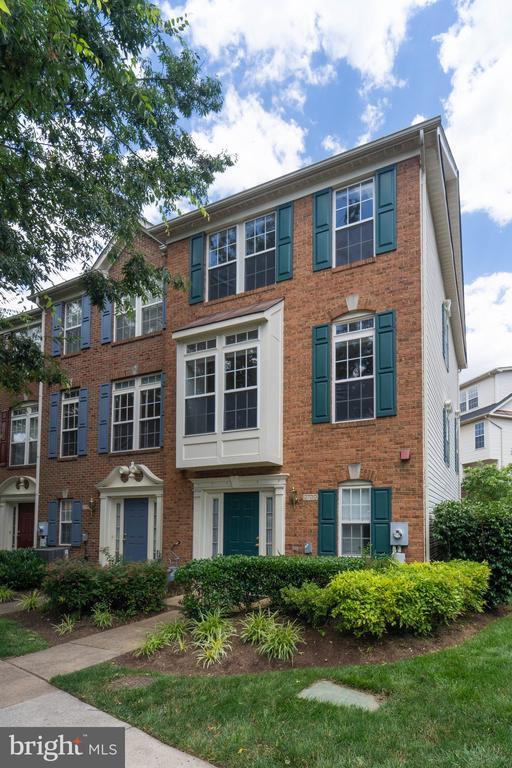 Foto principal - 2739 Manhattan Pl