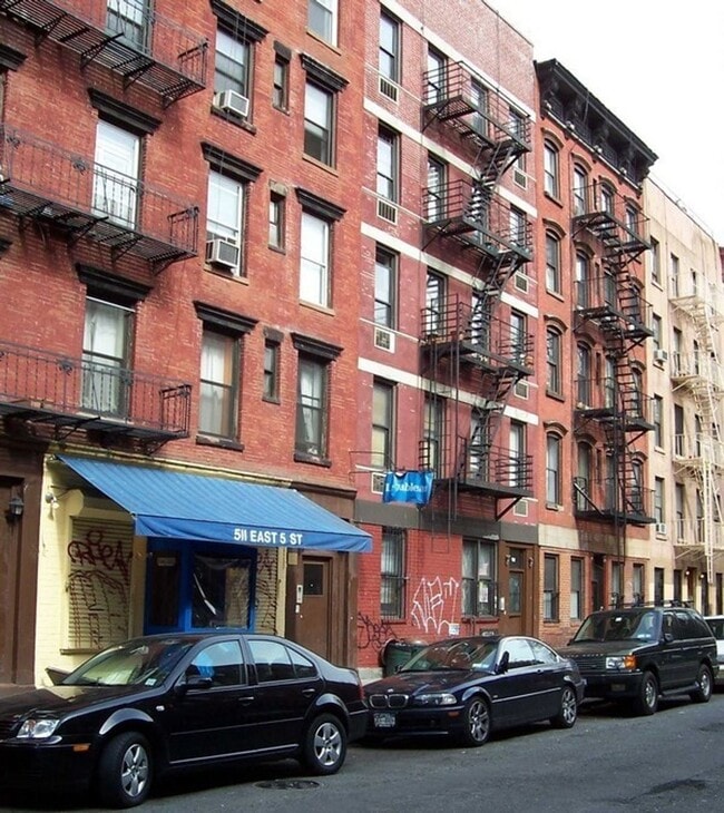 Building Photo - 513 E 5th St