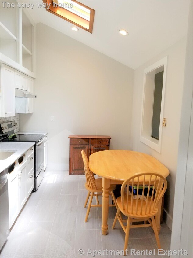 Primary Photo - Somerville/Tufts 1 Bedroom * Modern Kitche...