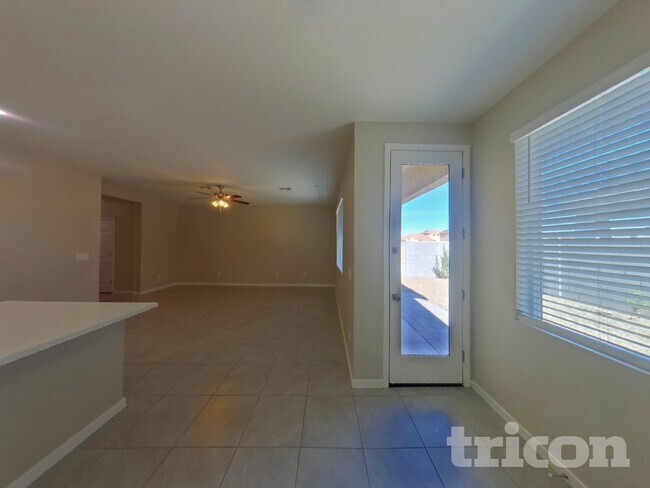 Foto del edificio - 1349 N Parkcrest