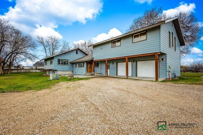 Building Photo - 5+ Acre Home With 7 Bedroom and Large Shop