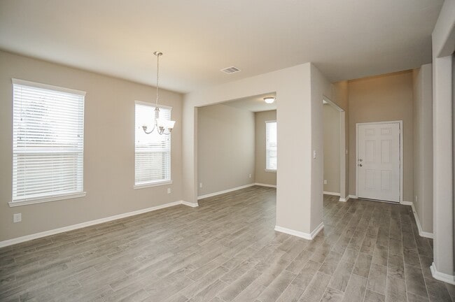 Building Photo - 5463 Grand View Dr