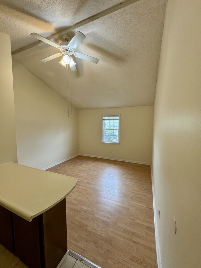 Building Photo - Apartment for Rent