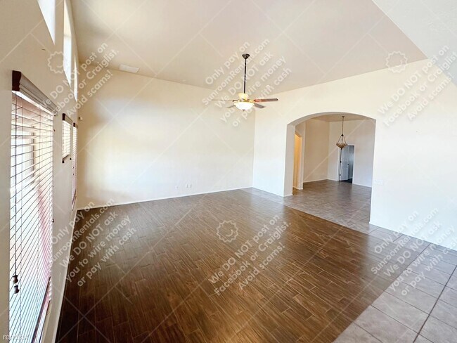 Building Photo - 4 br, 2.5 bath House - 9003 S 10th Dr