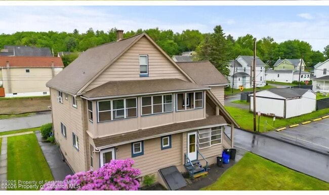 Building Photo - 215 Bellman St