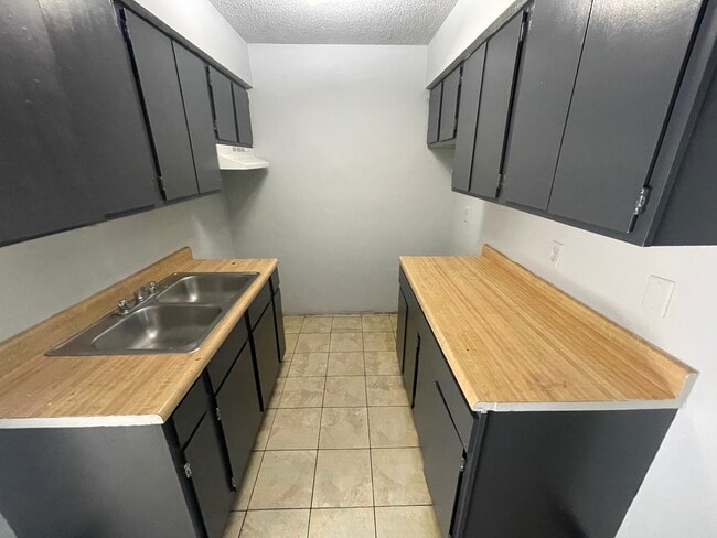 Building Photo - 111-2 Fairweight-