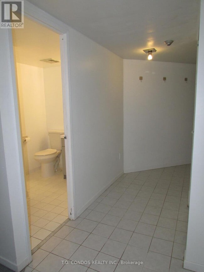 Photo du bâtiment - 1001 Bay St.