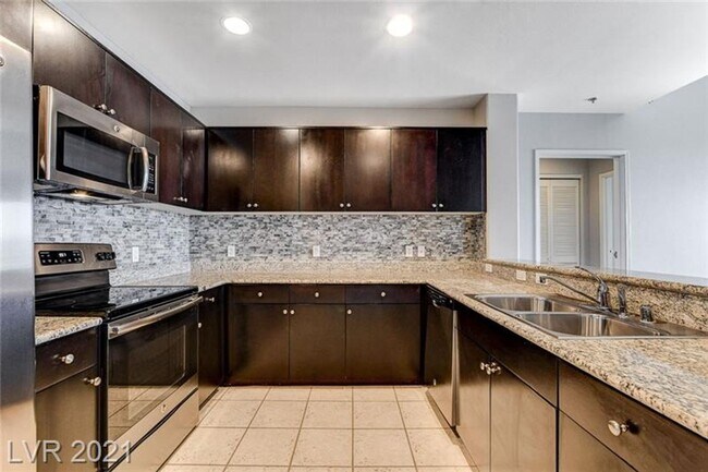 Foto del edificio - BEAUTIFUL 2 BEDROOM AT THE ONE!