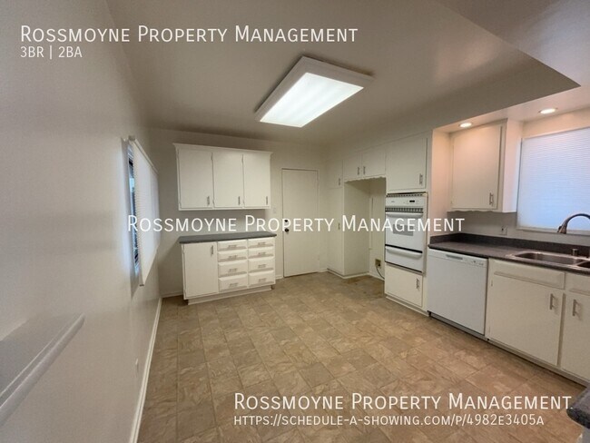 Building Photo - Large Single Family Home in Sunland
