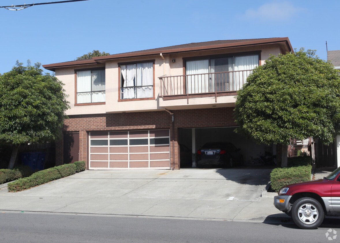 Primary Photo - 458 Baden Ave