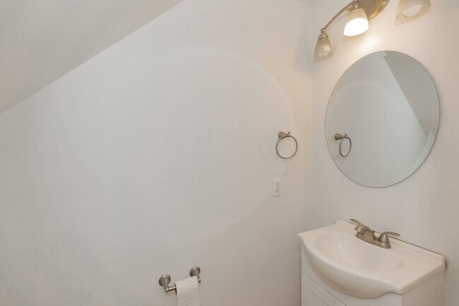 Building Photo - Amazing home 10 minutes to Downtown Raleigh