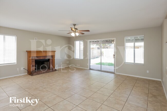 Foto del edificio - 4112 W Whispering Wind Dr