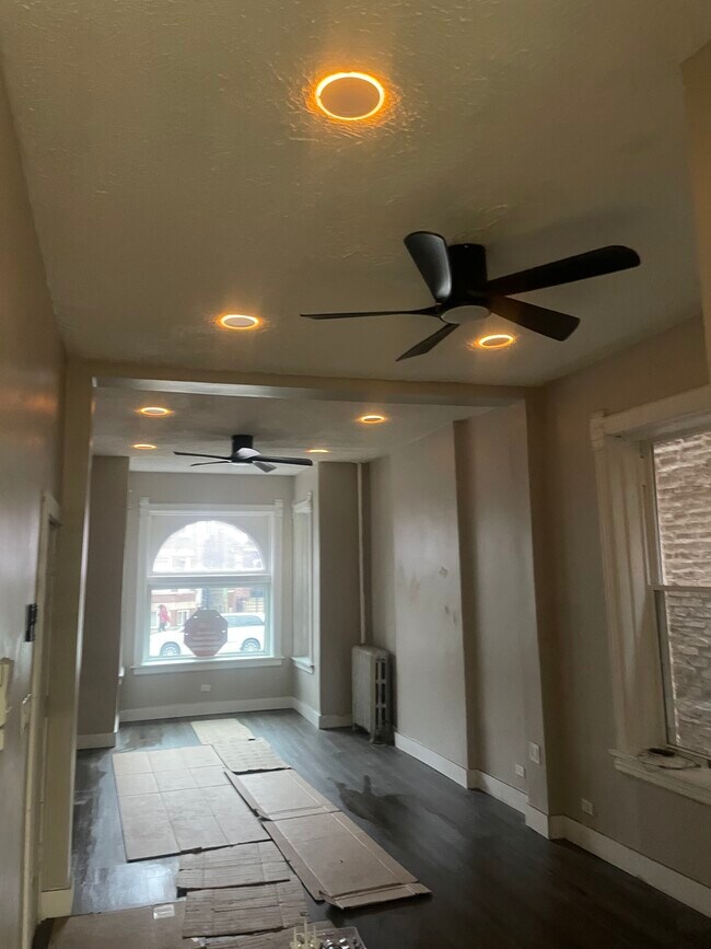 Building Photo - 6326 S Saint Lawrence Ave