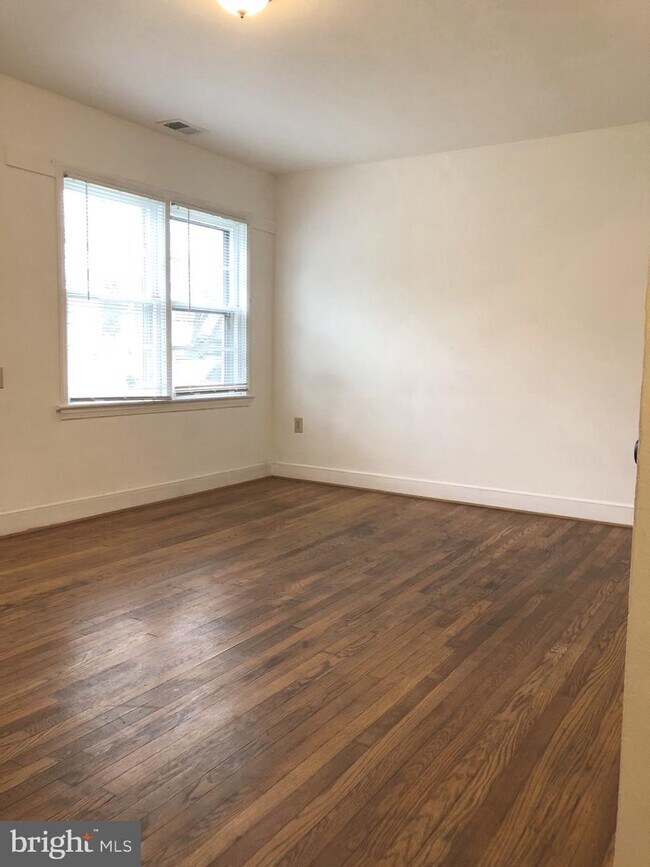 Foto del edificio - 4258 Warren St