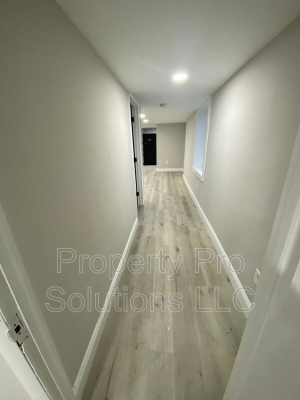 Foto del edificio - 703 North Point Rd