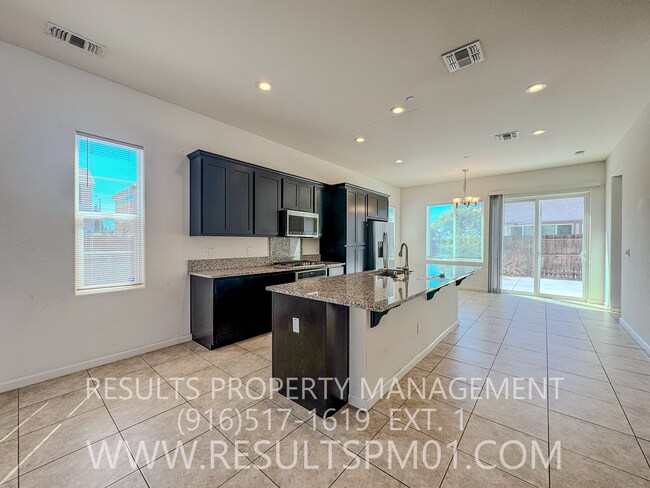 Foto del edificio - Gorgeous upgraded Home! Spacious 4 bedroom...