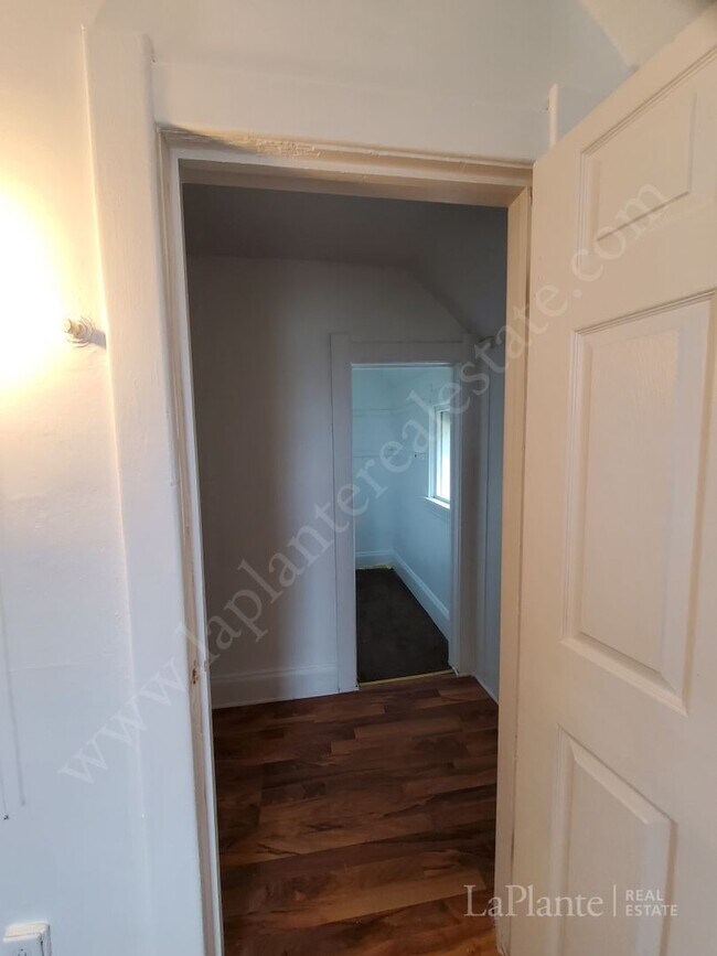 Building Photo - Spacious 2 Bedroom Home for Rent