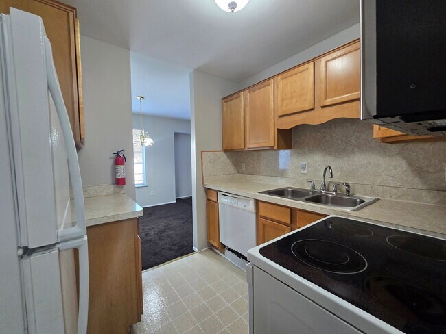 Building Photo - 30276 Southfield Rd
