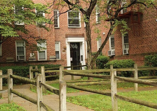Building Photo - 766 Bronxriver Road, Unit B17