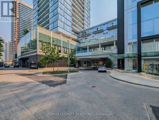 Building Photo - 5180 Yonge St
