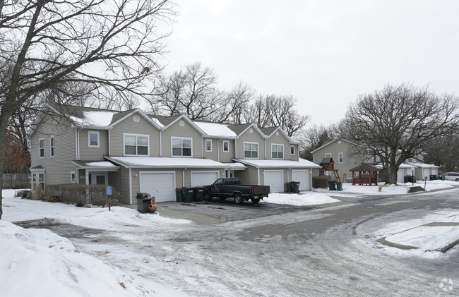 Foto del edificio - Oak Run Townhomes