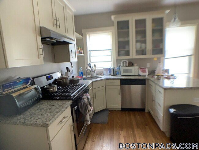 Foto del edificio - 24 Greenleaf Ave