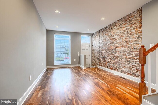 Foto del edificio - 1620 E Clement St