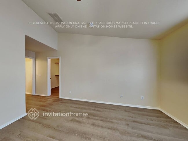 Building Photo - 10760 W Elm Ln