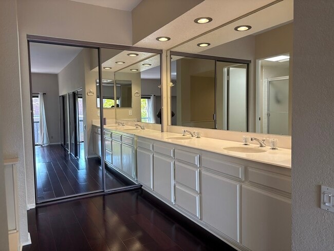 Building Photo - 4541 Alla Rd