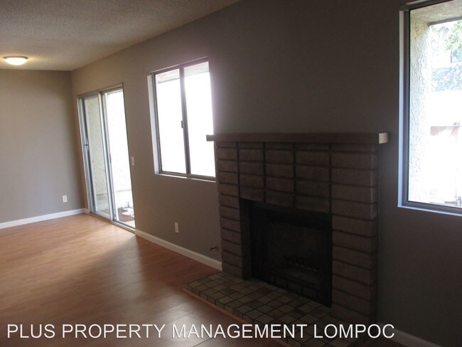 Building Photo - 923 E Cypress Ave
