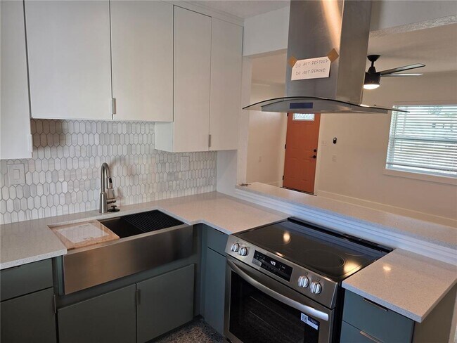 Building Photo - 430 80th Way