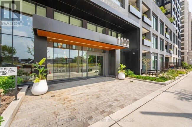 Photo du bâtiment - 1100-1100 Sheppard Ave W