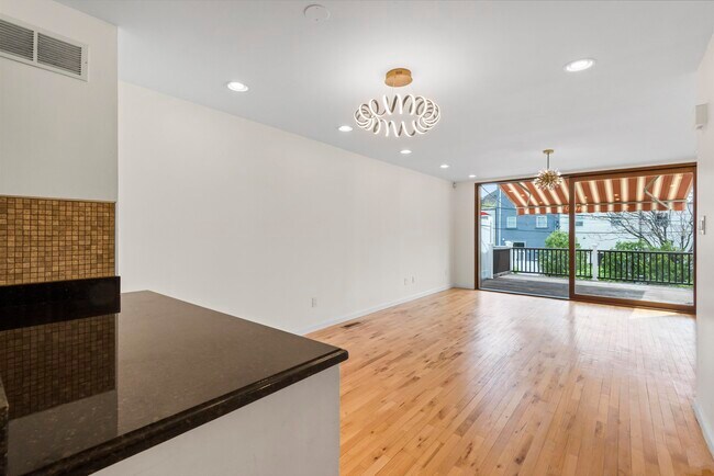 Foto del edificio - 325 10th St