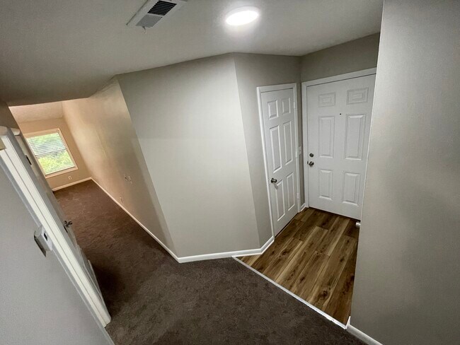 Building Photo - 6732 Willowbrook Dr