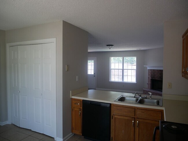 Foto del edificio - 6784 Chase Cove