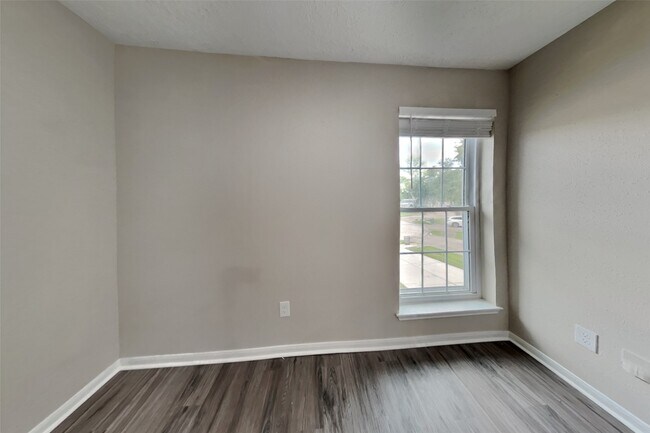 Foto del edificio - 5511 Pipingwood Dr