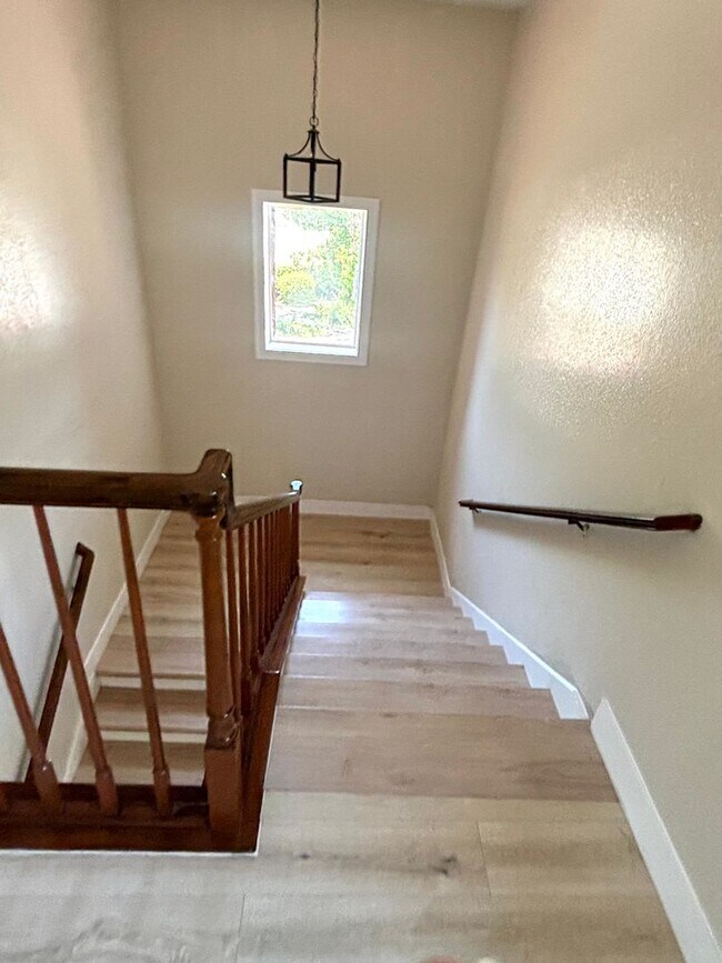 Foto del edificio - Stylishly Remodeled 2-Bedroom Gem in Redwood City