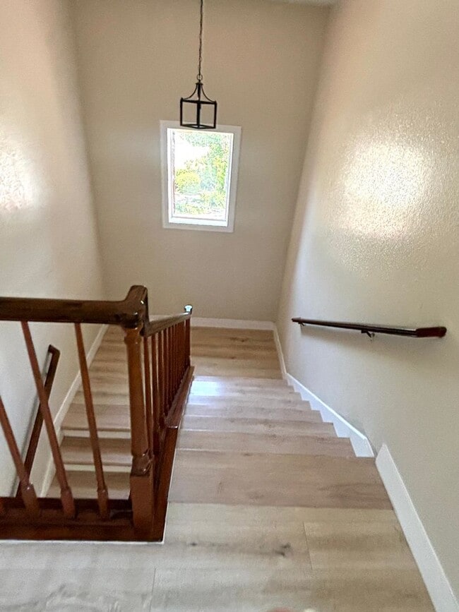 Building Photo - Stylishly Remodeled 2-Bedroom Gem in Redwood City