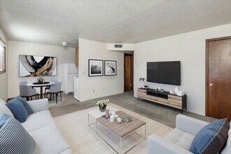 Building Photo - 2606 S Mountain View Dr