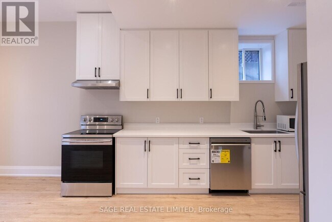 Photo du bâtiment - 185 Fairholme Ave