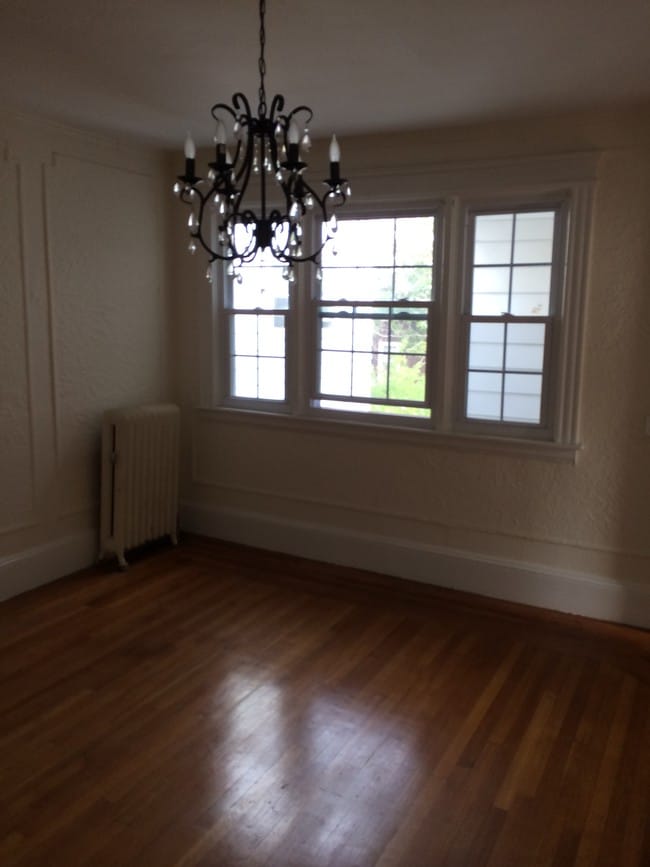 Building Photo - 128 Elton St