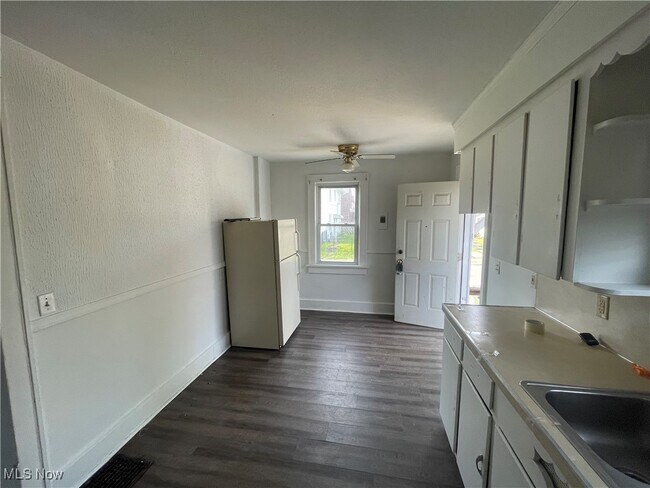 Foto del edificio - 301 Roslyn Ave NW