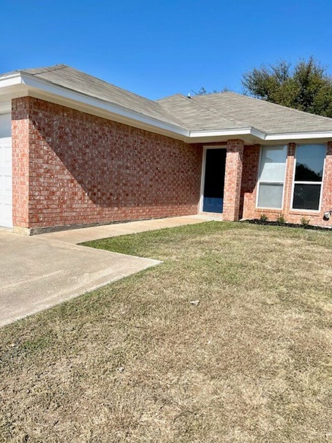 Foto del edificio - Spacious Duplex with fenced yard!