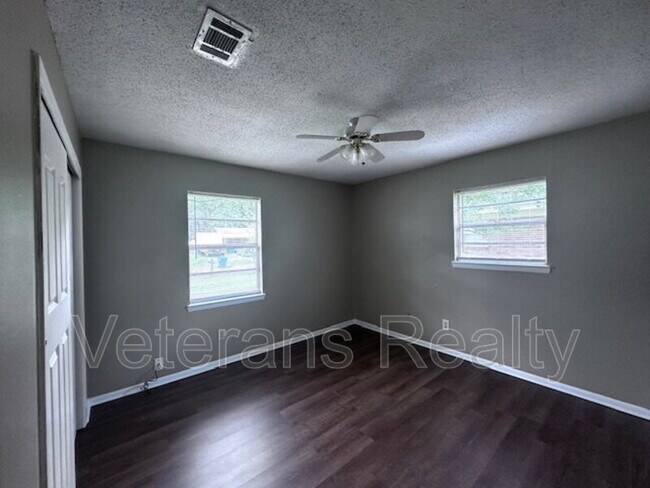 Building Photo - 104 Michael Ct