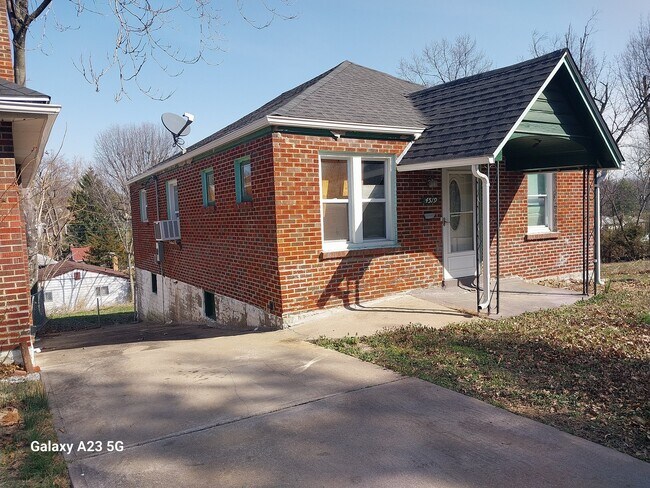 Building Photo - 4519 June Ave