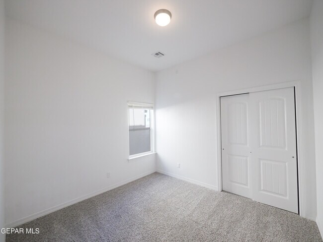 Foto del edificio - 913 Ada Ln