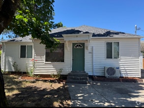 Building Photo - 860 N 23rd St
